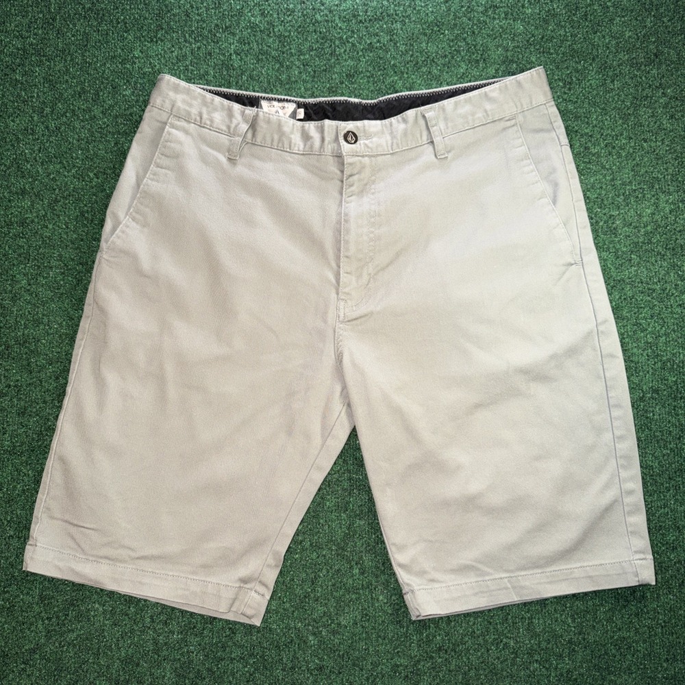 Volcom Flat Front Shorts Men's Size 36w 10inch Inseam Gray Skateboarding Shorts